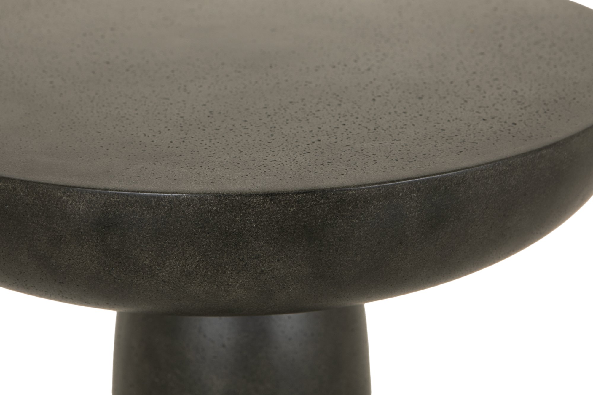 Mesa de Centro Gato en Fibrocemento Negro con Acabado Poroso, 50cm de diámetro - image 2