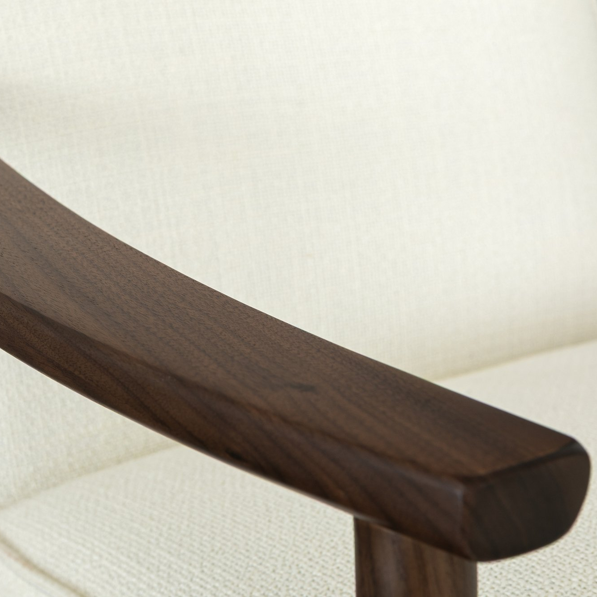 Sillón Platos con Estructura de Nogal Natural y Tela Foucle - image 4
