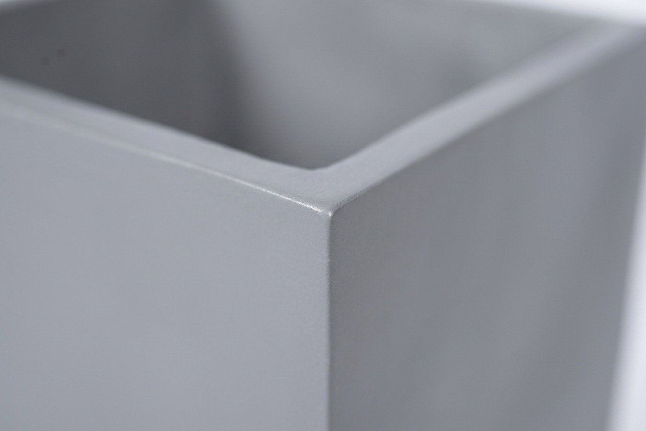 Maceta de Fibrocemento Ligero con Forma de Rectángulo Alto en Gris Claro, tamaño 33x68cm - image 3
