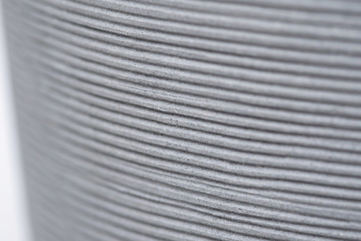 Maceta de Fibrocemento Ligero con Forma de Cono en Gris Claro, tamaño 30x24cm - image 3